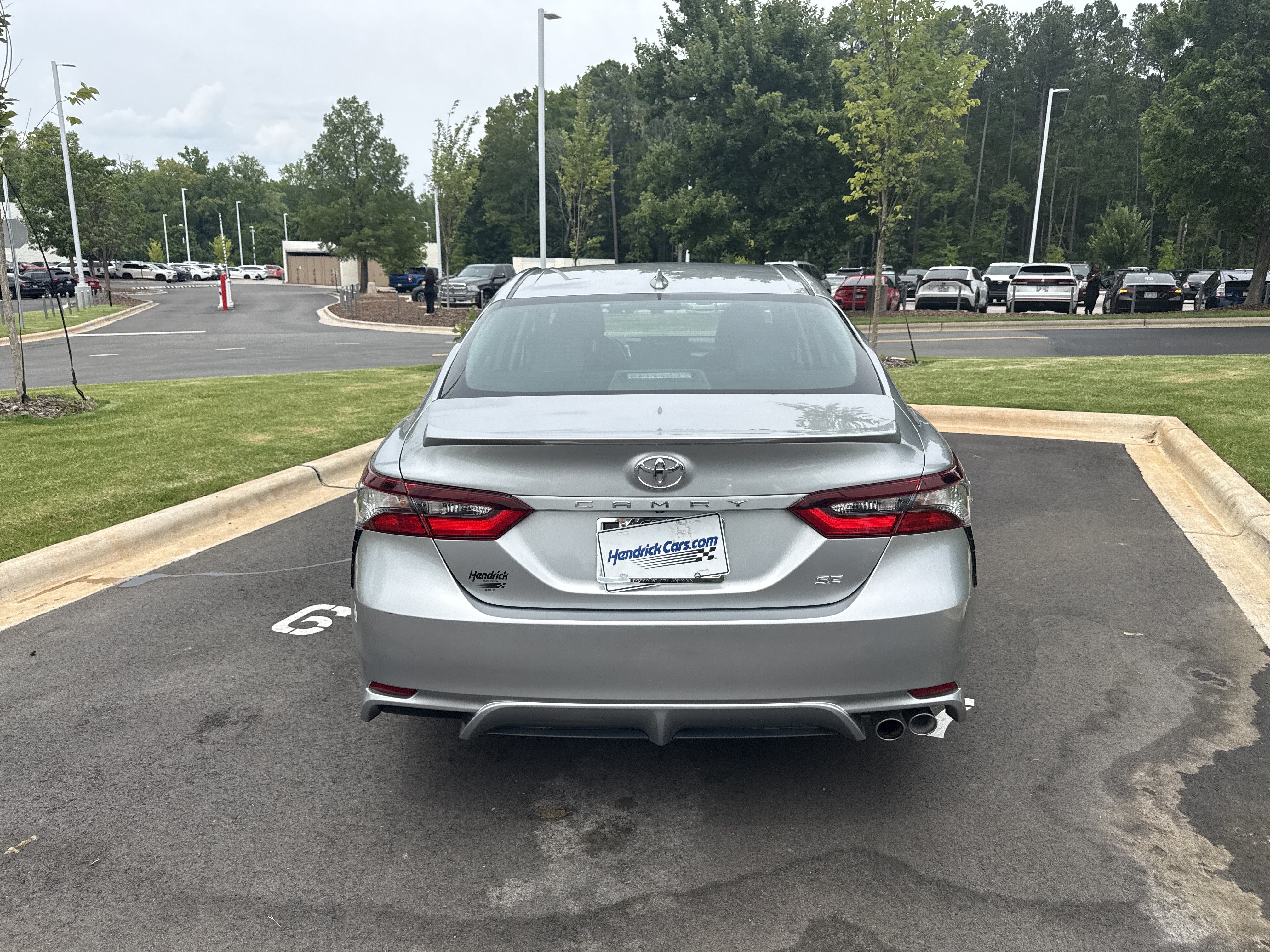 Used 2023 Toyota Camry SE FWD image 9