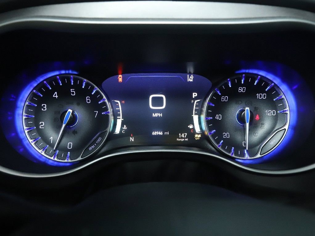 Used 2023 Chrysler Pacifica Touring-L FWD image 22