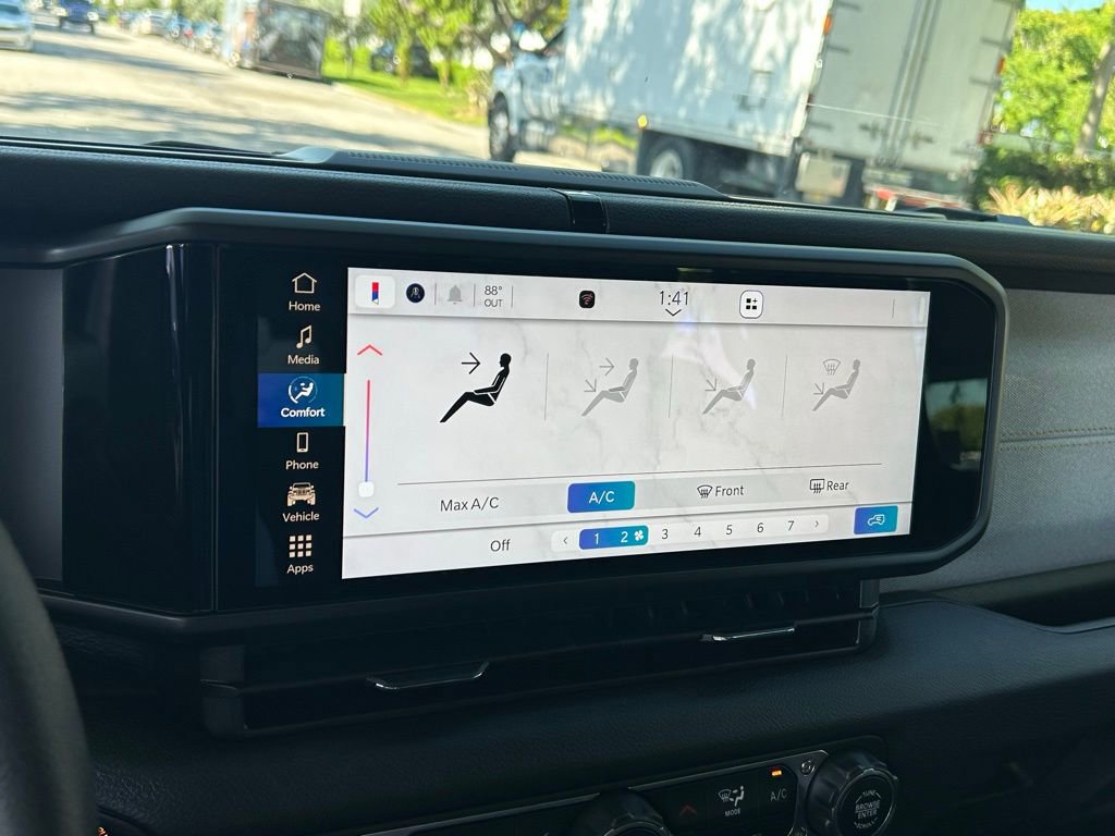 Used 2025 Jeep Wrangler Sport image 17