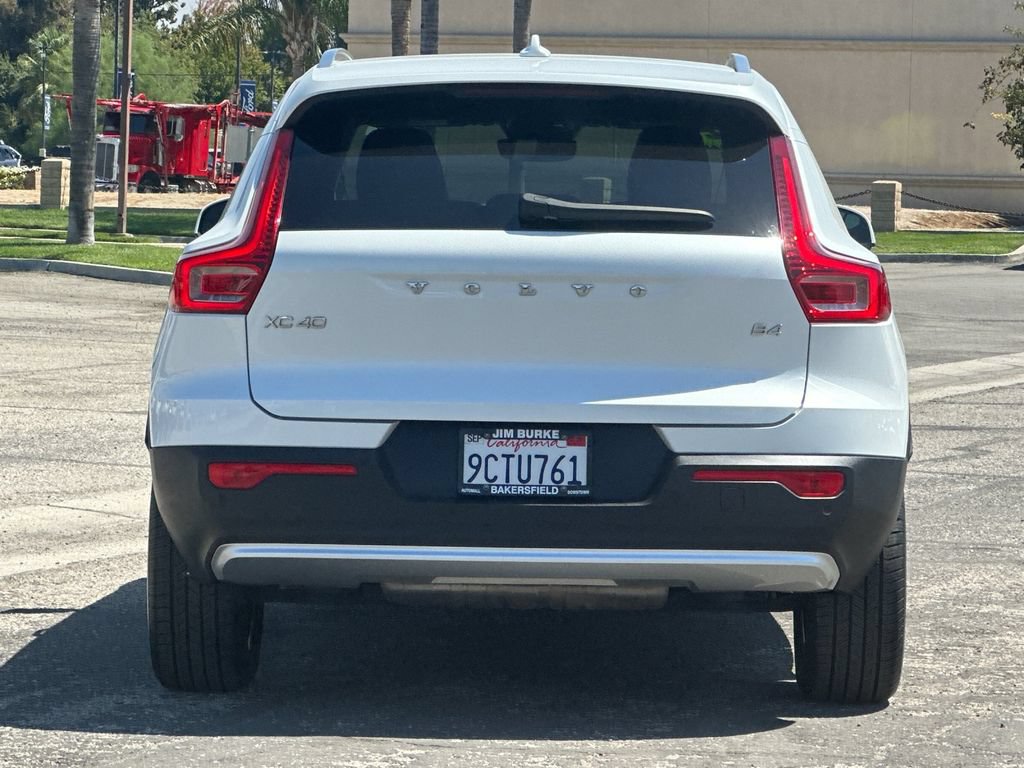 Used 2023 Volvo XC40 B4 Core w/ Convenience Package FWD image 4