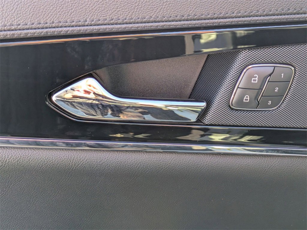 Used 2022 Lincoln Nautilus Reserve image 11