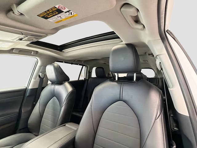 Certified 2025 Toyota Highlander XLE FWD image 18