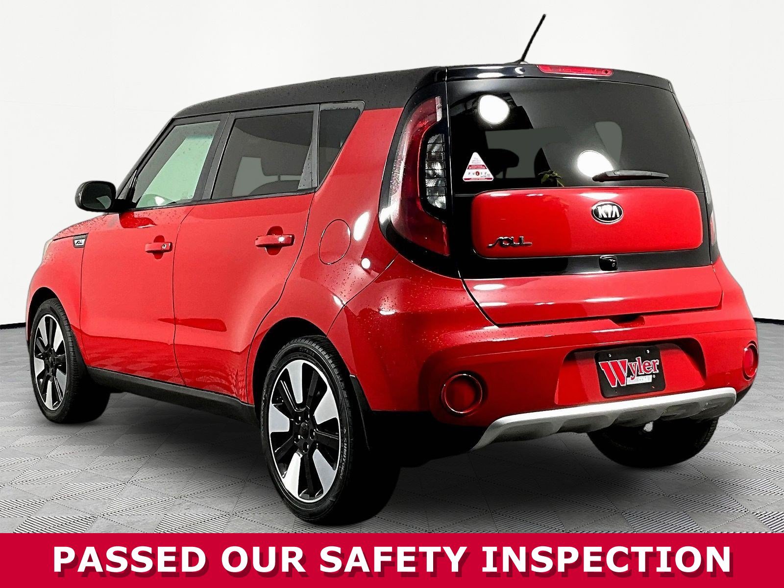 Used 2017 Kia Soul + w/ Designer's Package FWD image 4