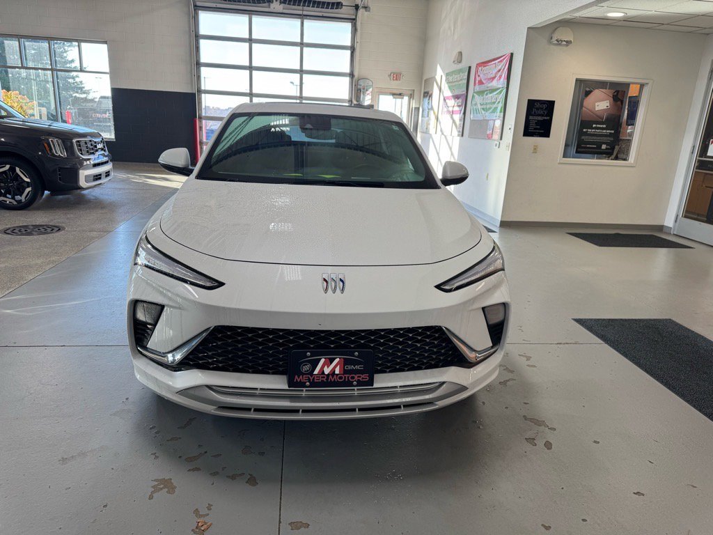 Used 2024 Buick Envista Avenir image 2