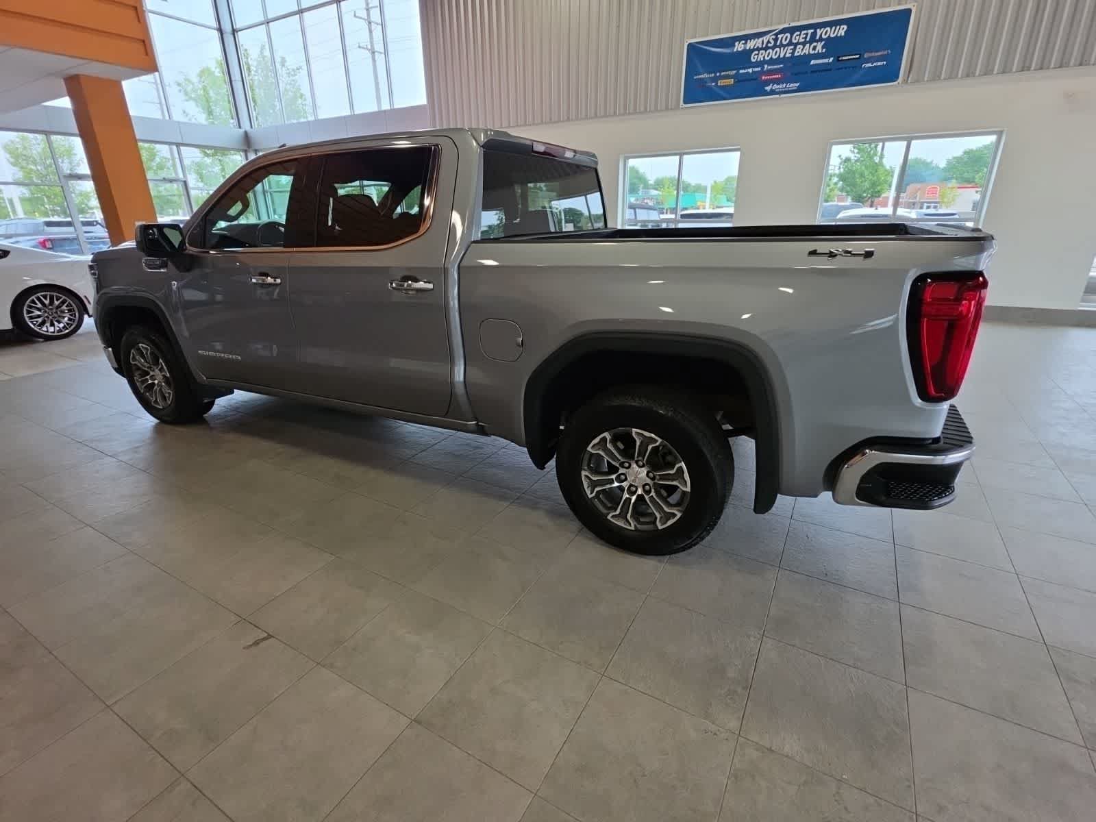 Used 2025 GMC Sierra 1500 SLT AWD/4WD image 16