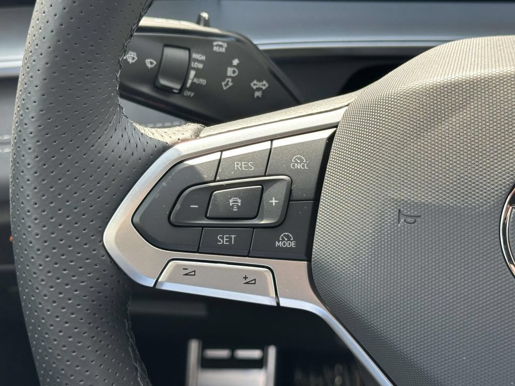 New 2026 Volkswagen Tiguan SE R-Line AWD/4WD image 17