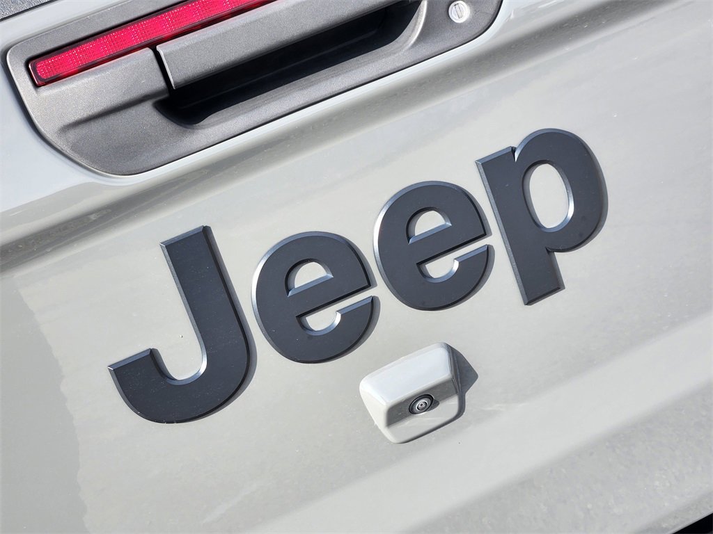 Used 2021 Jeep Gladiator Sport image 11