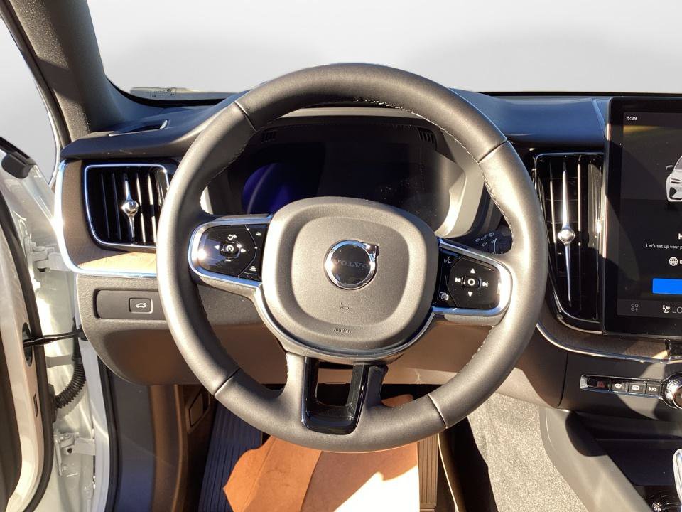 New 2027 Volvo XC60 B5 Plus AWD/4WD image 10