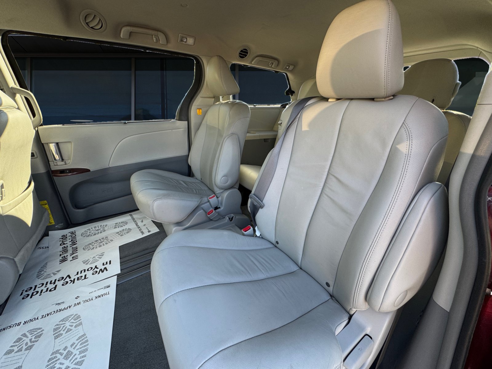 Used 2012 Toyota Sienna XLE FWD image 16