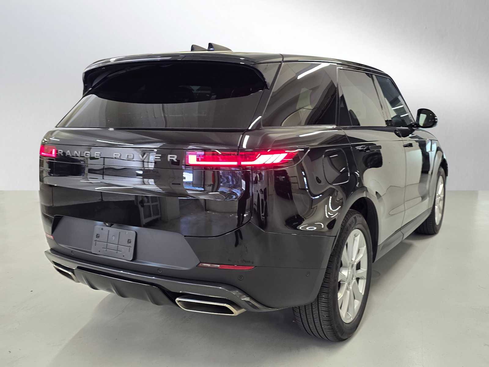 Used 2025 Land Rover Range Rover Sport SE AWD/4WD image 5
