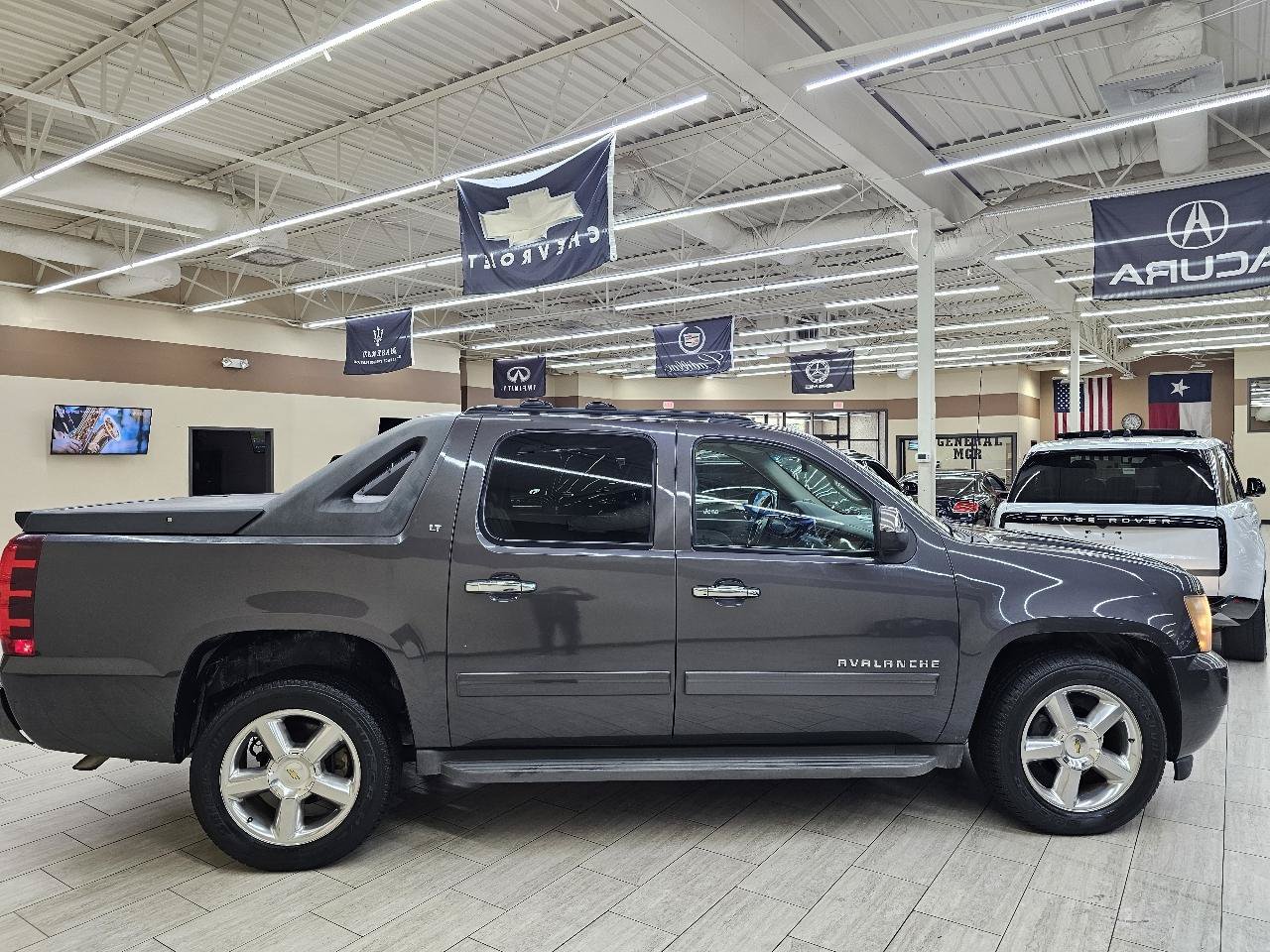 Used 2011 Chevrolet Avalanche LT w/ Regional Value Package RWD image 5