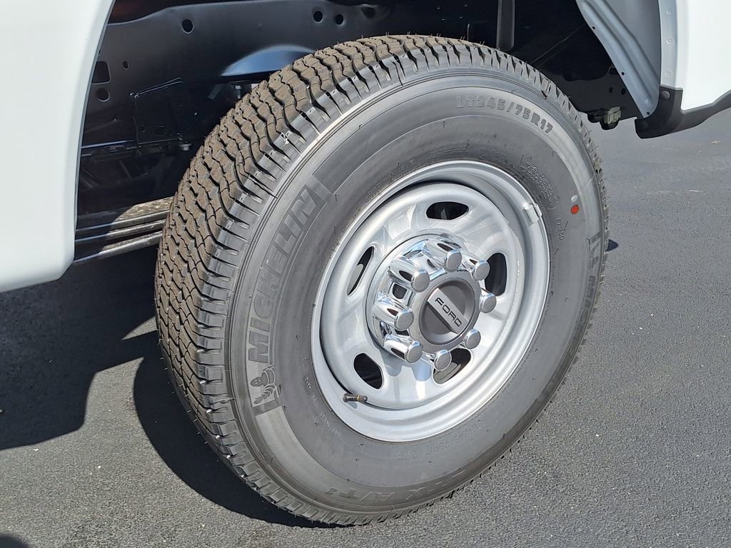 New 2026 Ford F250 XL w/ XL Chrome Package image 28