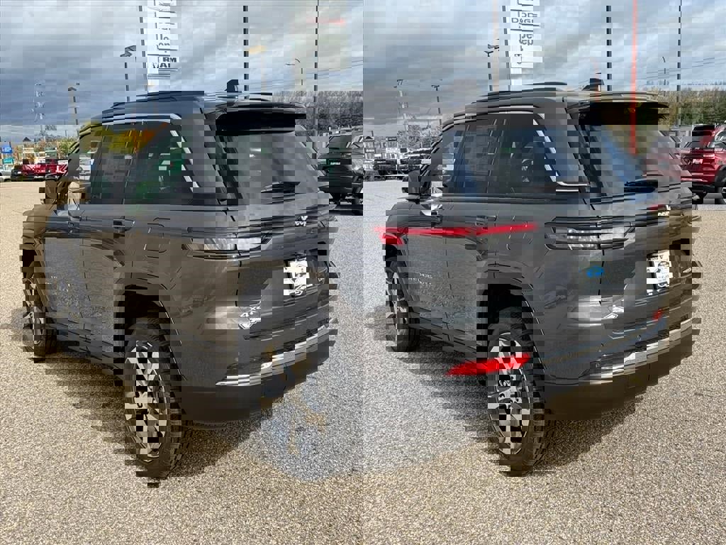 New 2025 Jeep Grand Cherokee Limited w/ Luxury Tech Group II image 3