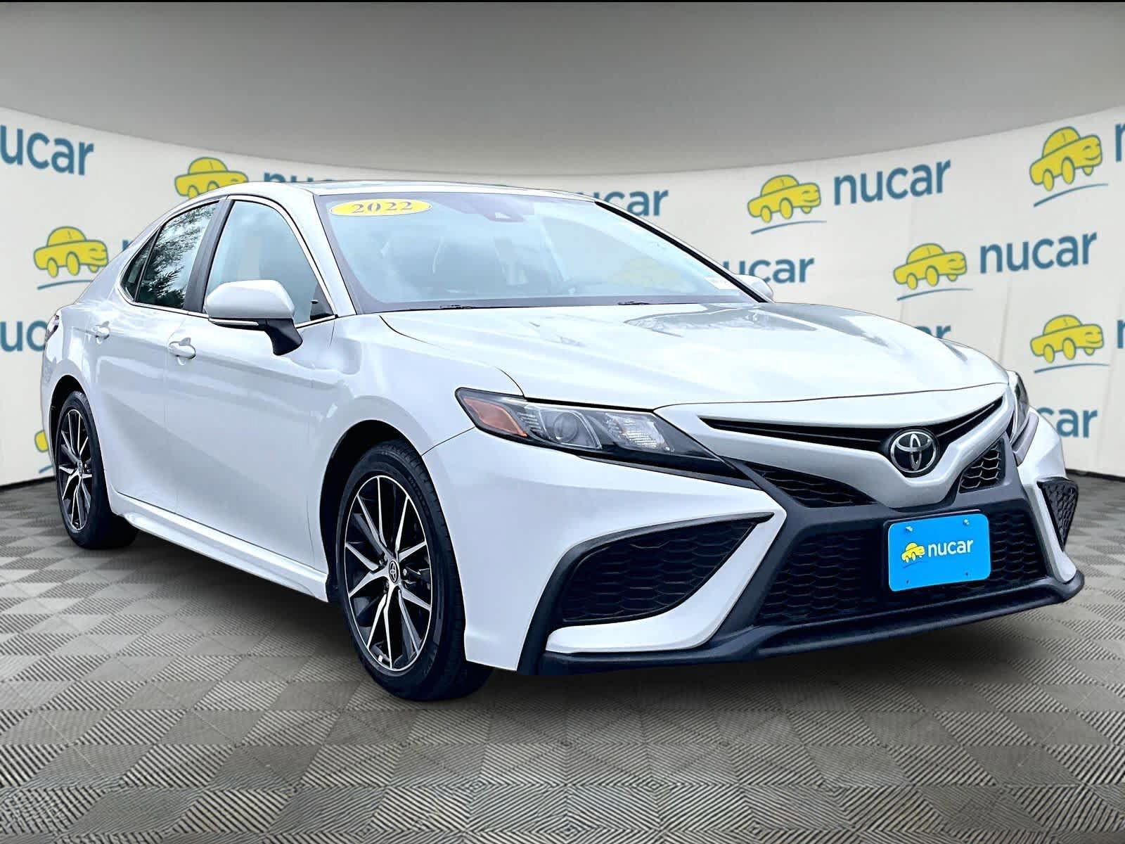 Used 2022 Toyota Camry SE w/ Carpet Mat Package (TMS) AWD/4WD image 1