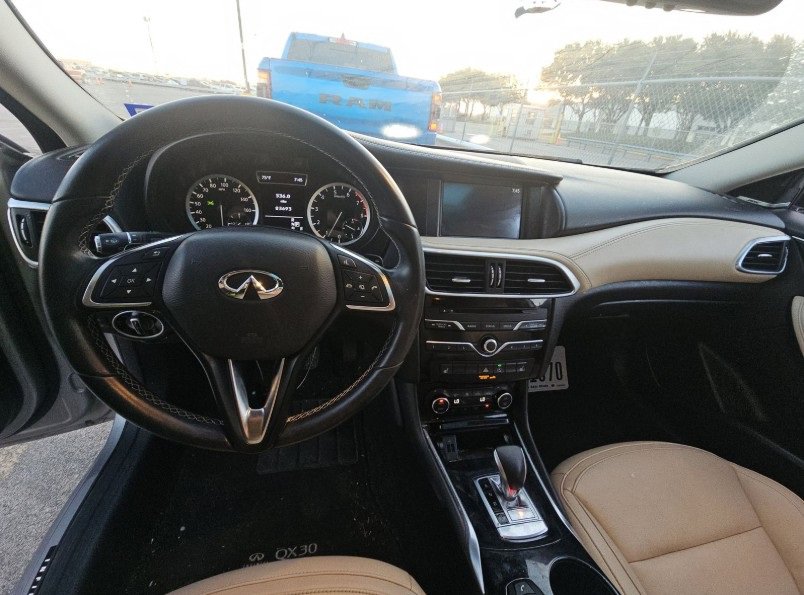 Used 2017 INFINITI QX30 Premium w/ Cargo Package image 23