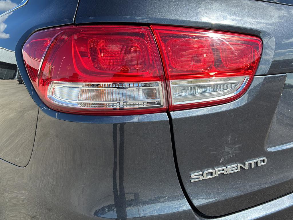 Used 2018 Kia Sorento FWD image 29