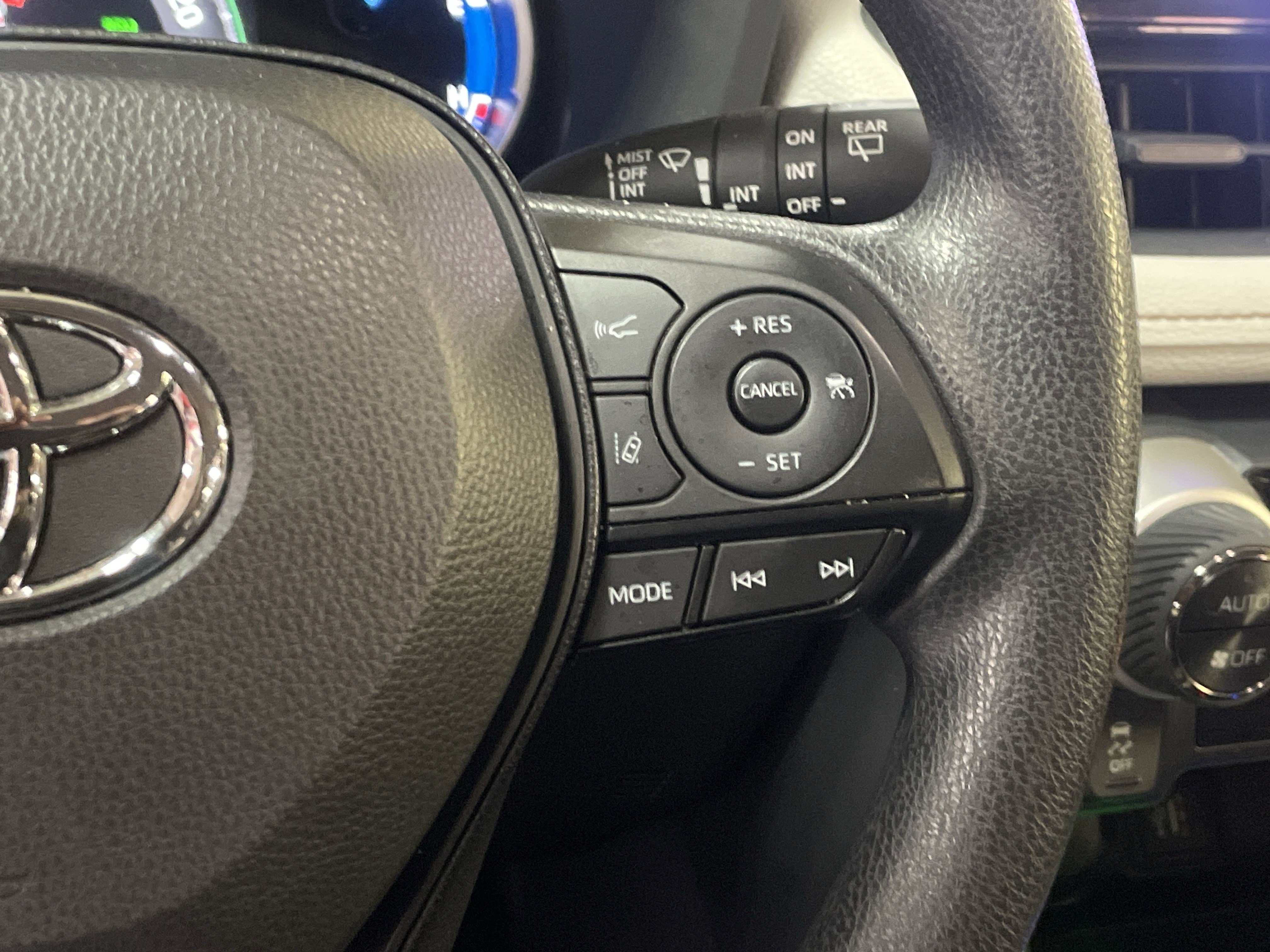 Used 2025 Toyota RAV4 XLE image 20