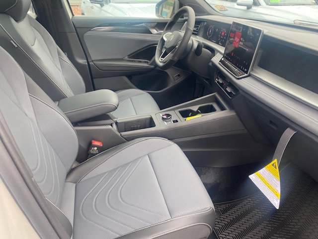 New 2026 Volkswagen Tiguan SE R-Line AWD/4WD image 12