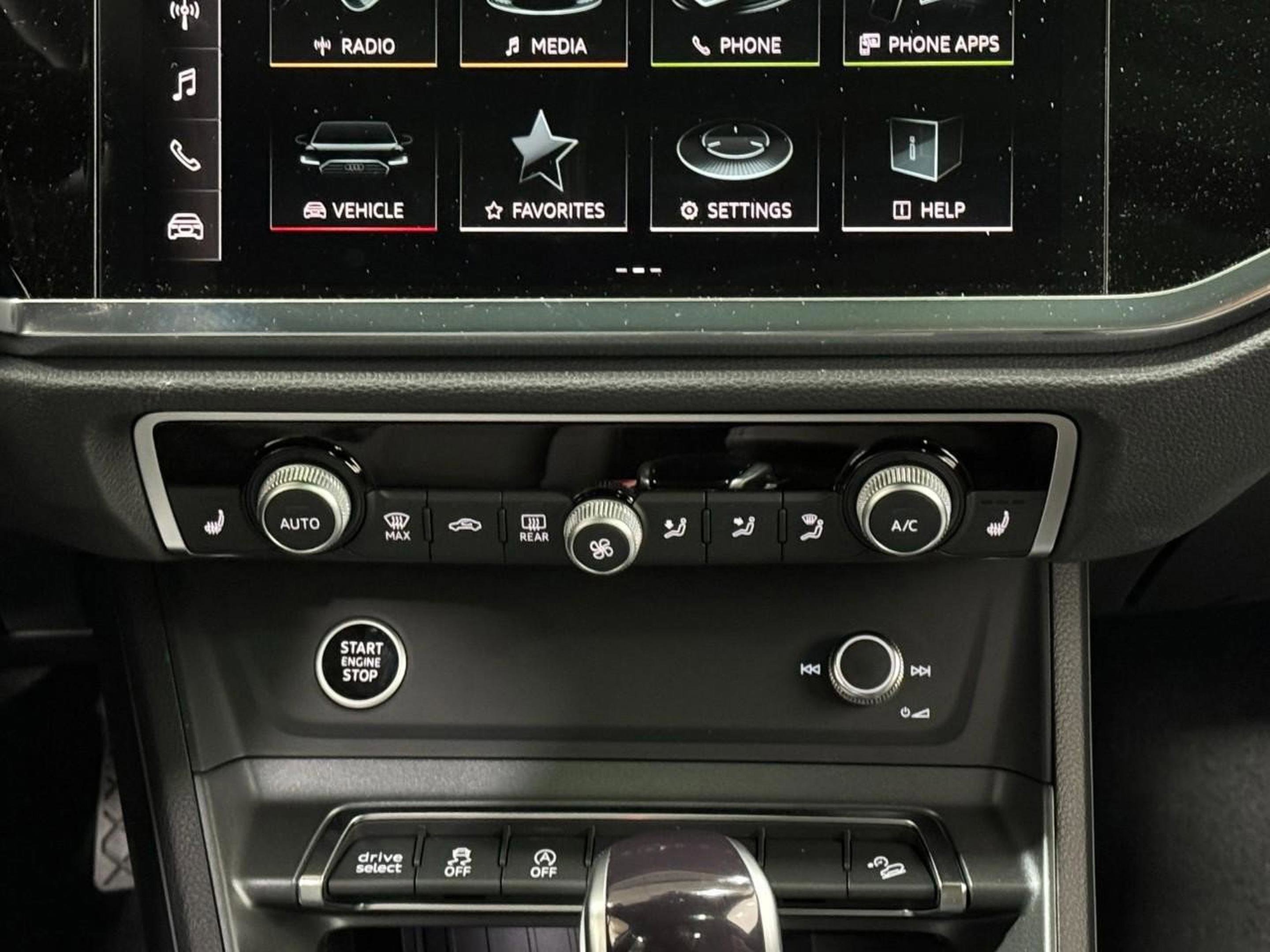 New 2025 Audi Q3 2.0T Premium image 16