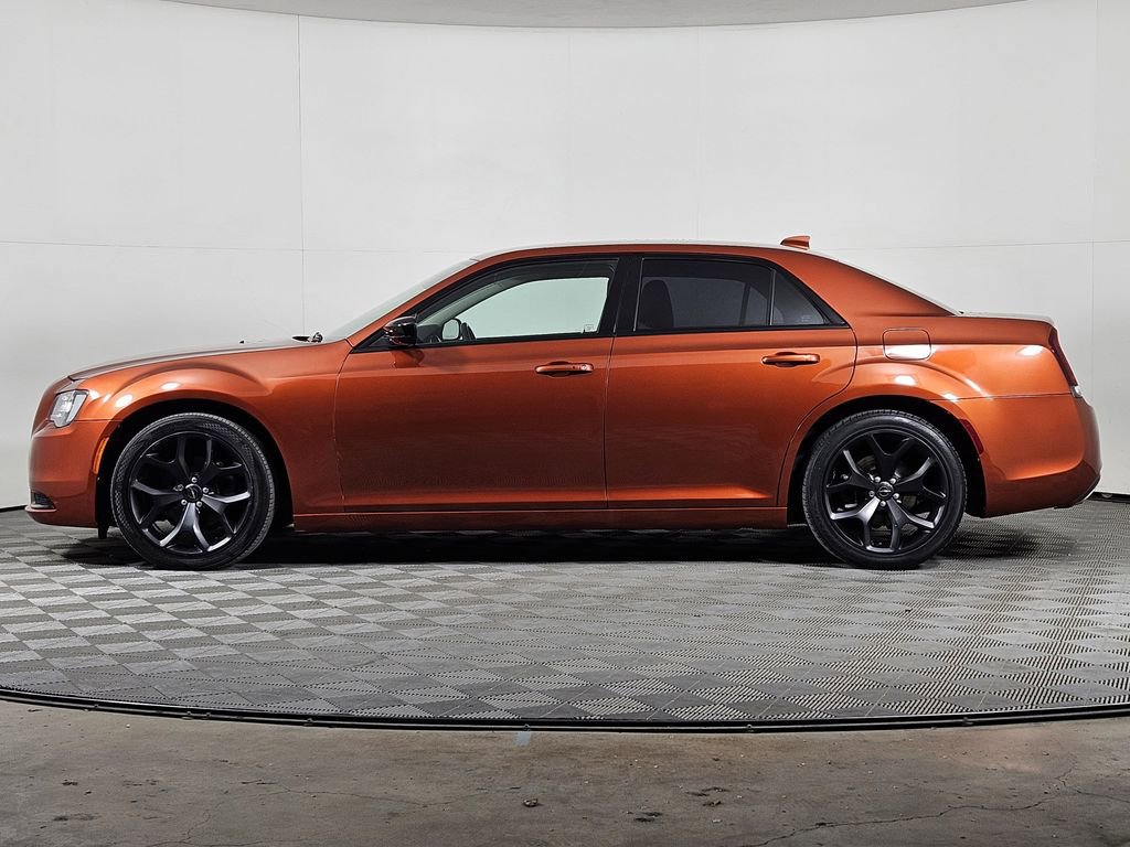 Used 2020 Chrysler 300 Touring w/ Sport Appearance Package RWD image 2