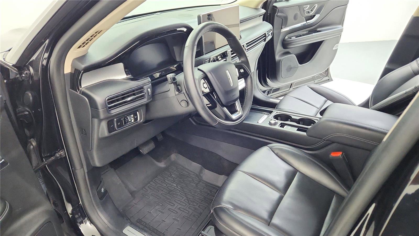 Used 2023 Lincoln Corsair AWD w/ Equipment Group 101A image 22