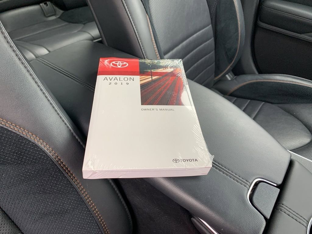 Used 2019 Toyota Avalon XSE image 34