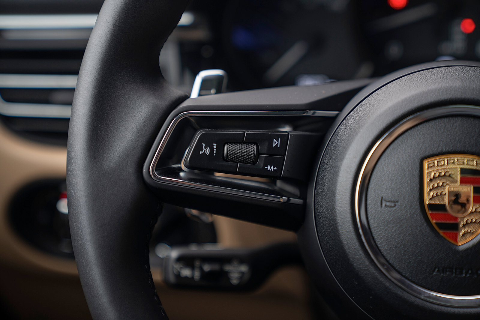 Certified 2026 Porsche Macan AWD/4WD image 7