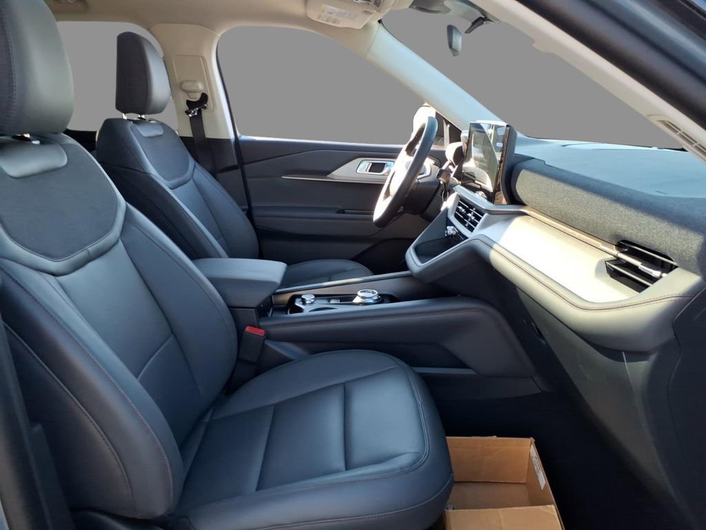 New 2026 Ford Explorer Active image 12