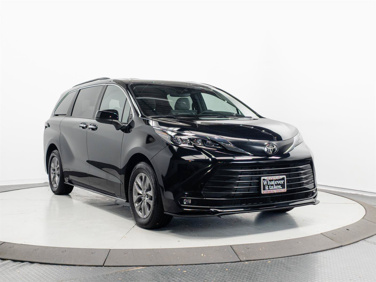 Certified 2026 Toyota Sienna XLE FWD image 1