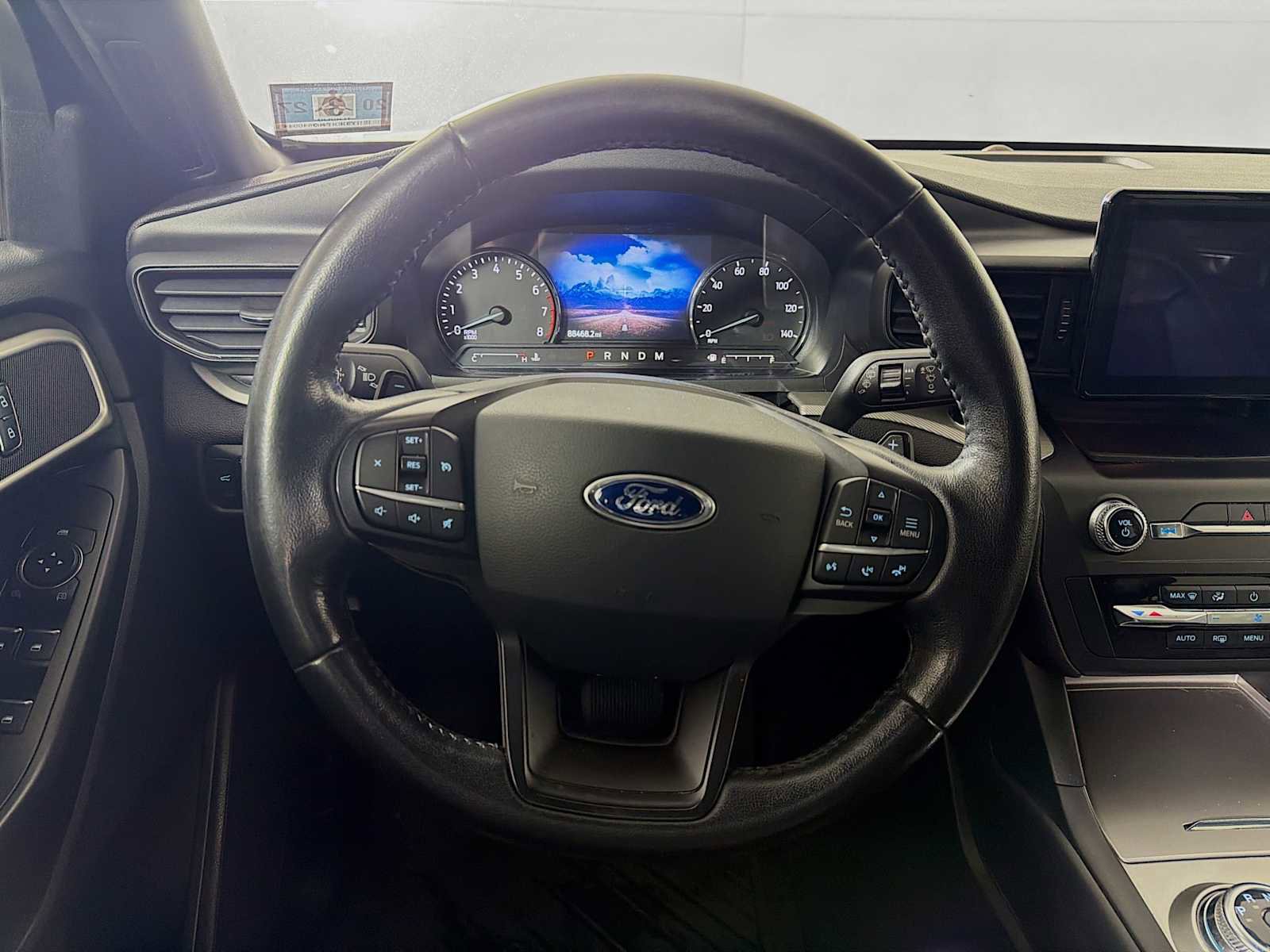 Used 2020 Ford Explorer XLT image 9