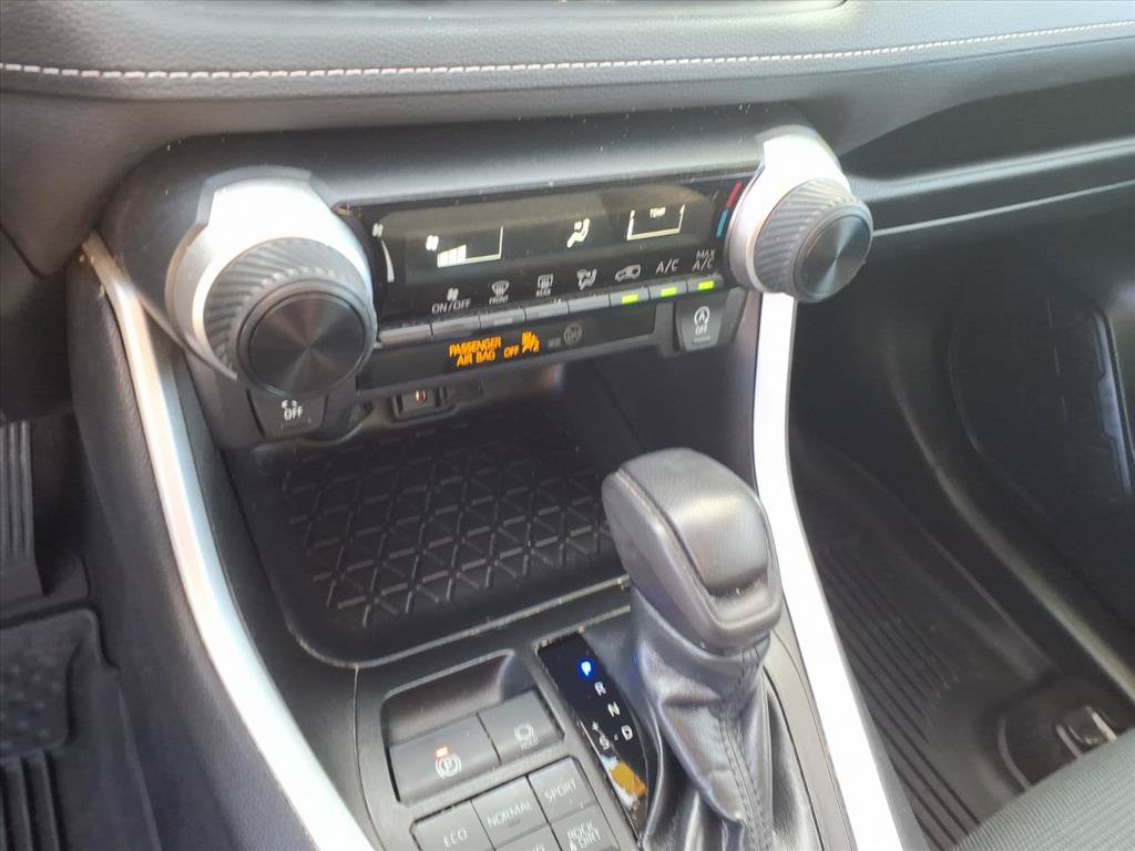 Used 2022 Toyota RAV4 LE AWD/4WD image 32