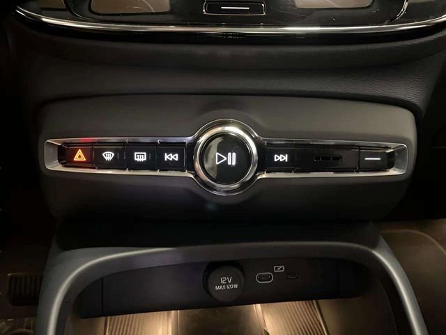 Used 2025 Volvo XC40 B5 Plus AWD/4WD image 61