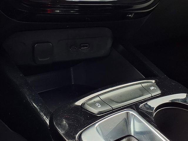 Used 2025 Chevrolet Trax LT w/ LT Convenience Package image 13