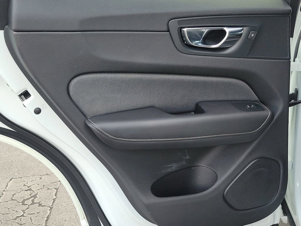 Used 2020 Volvo XC60 T5 R-Design w/ Protection Package Premier image 13
