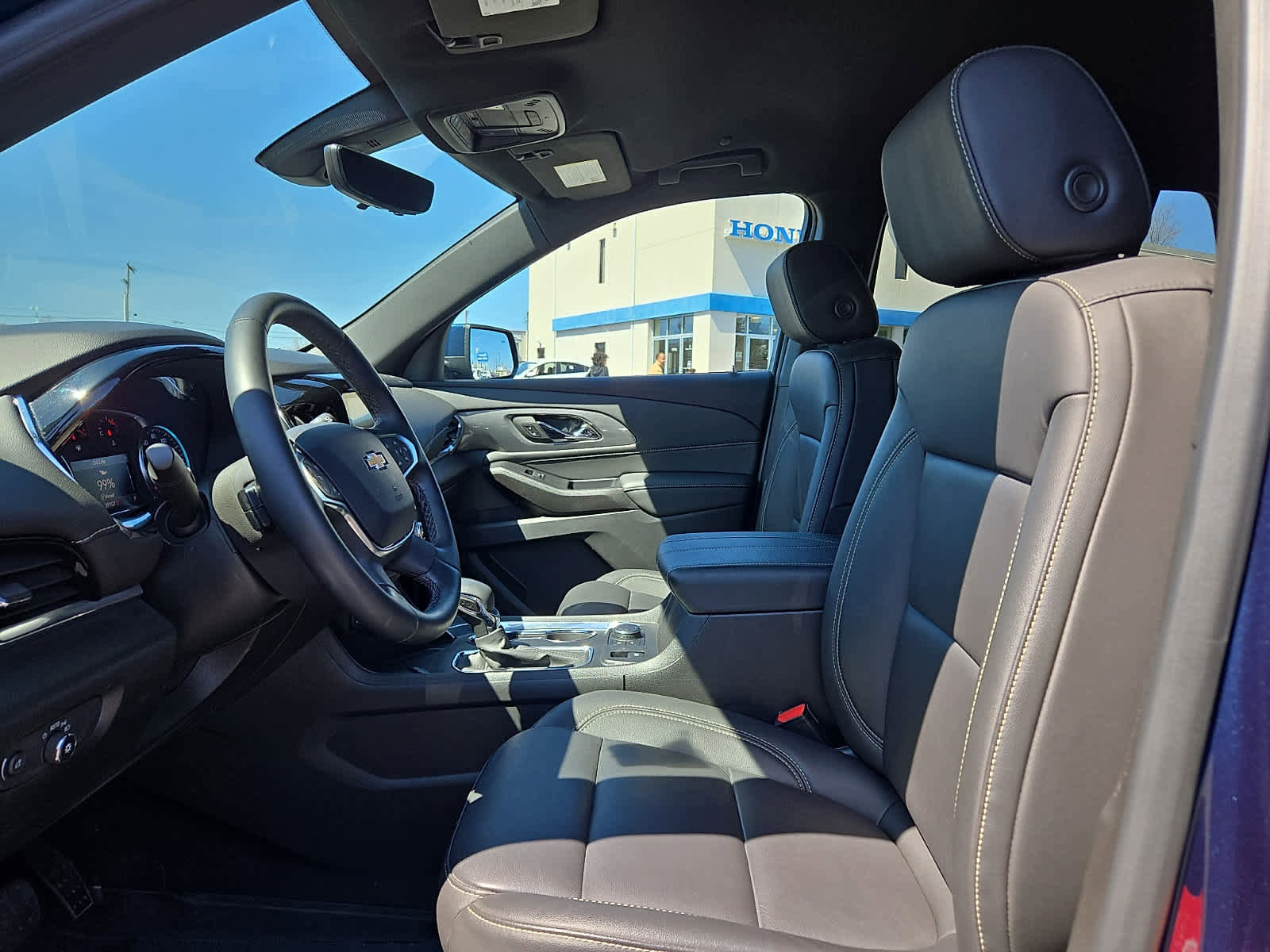 Used 2023 Chevrolet Traverse LT w/ LT Premium Package image 14