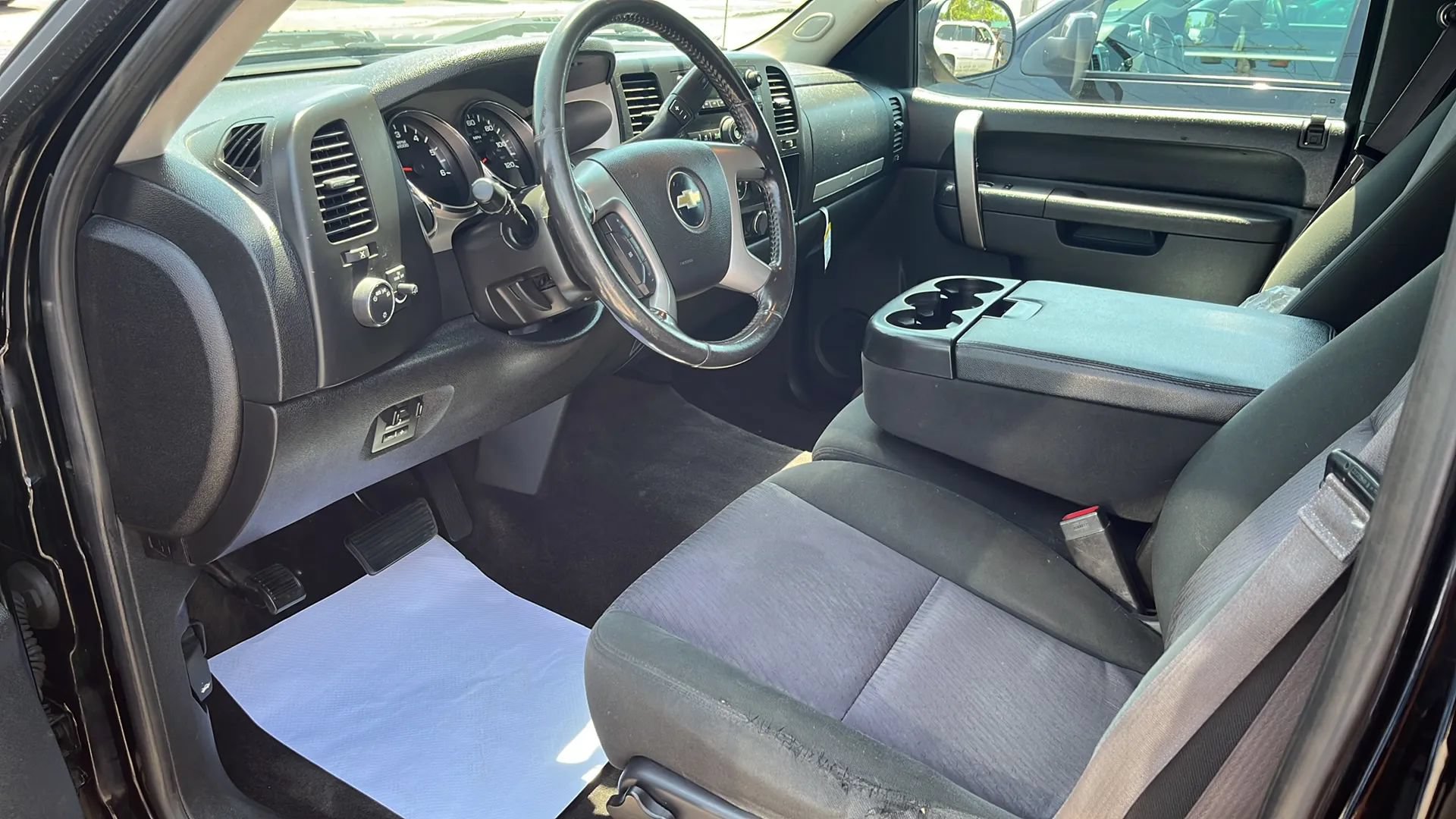 Used 2013 Chevrolet Silverado 2500 LT w/ Suspension Package, Off-Road AWD/4WD image 2