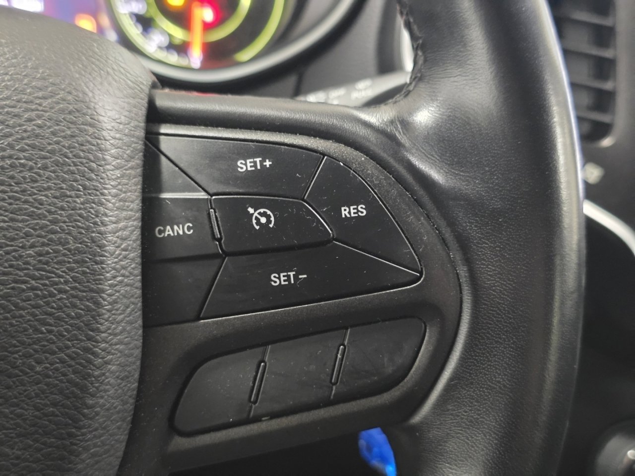 Used 2020 Jeep Cherokee Trailhawk AWD/4WD image 27