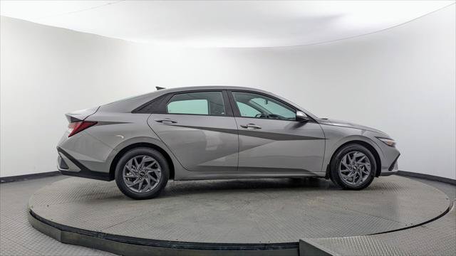 Used 2025 Hyundai Elantra Hybrid FWD image 9