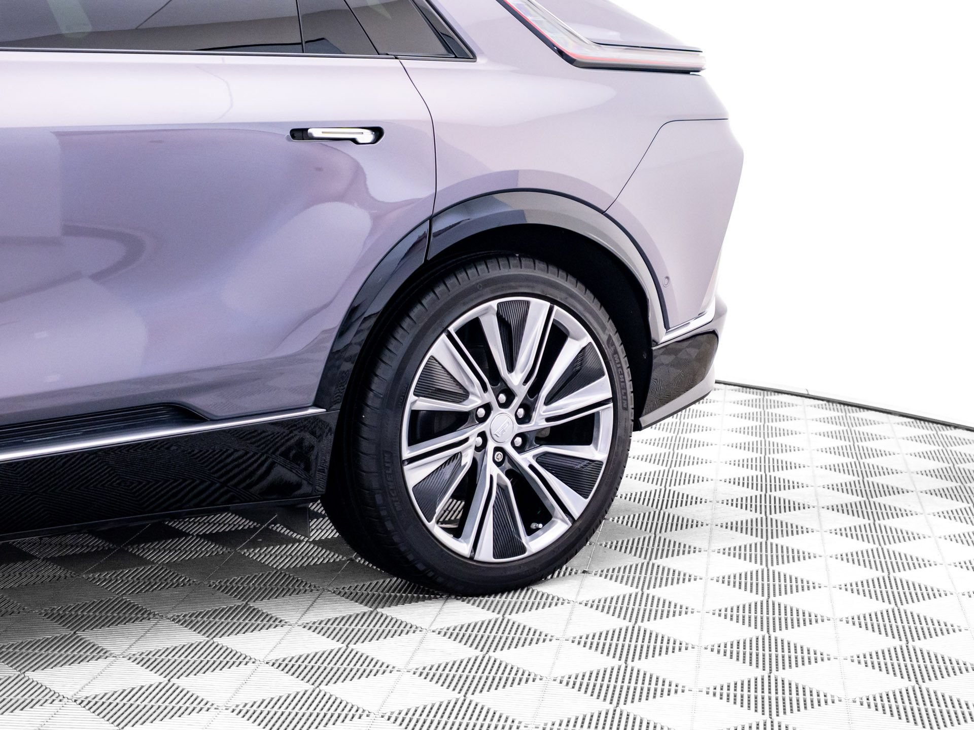 Certified 2025 Cadillac Lyriq Sport w/ LPO, Floor Liner Package AWD/4WD image 39