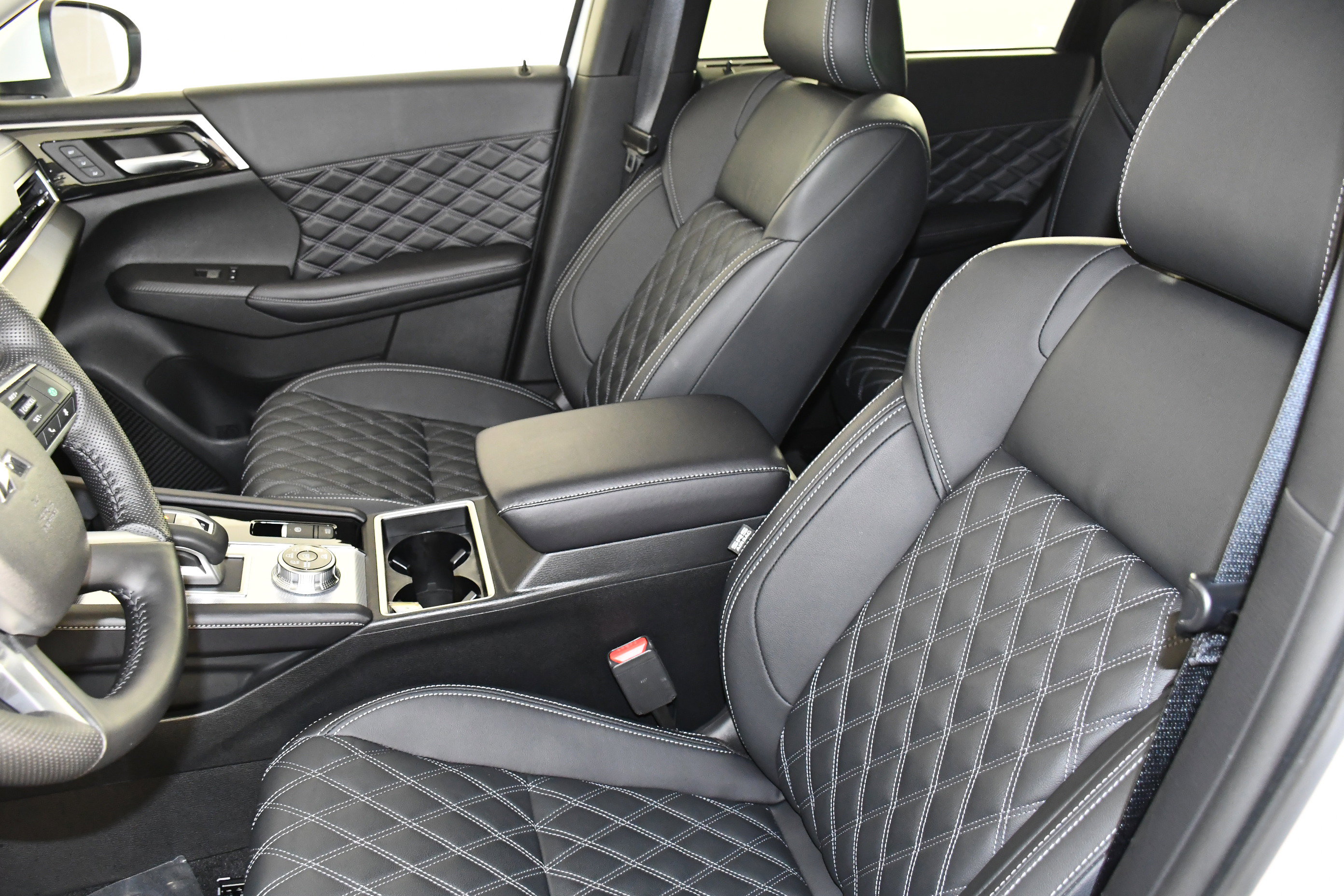 Used 2025 Mitsubishi Outlander SEL image 38