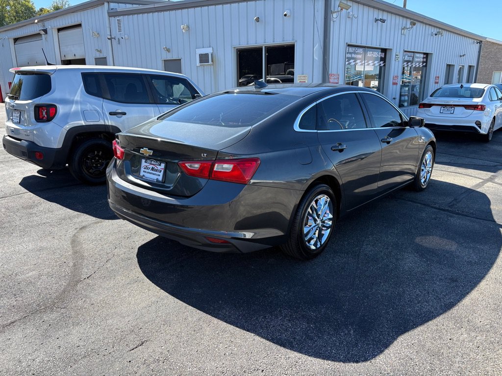 Used 2017 Chevrolet Malibu LT FWD image 3
