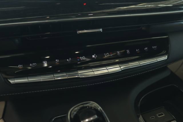 Certified 2022 Cadillac Escalade ESV Premium Luxury image 20