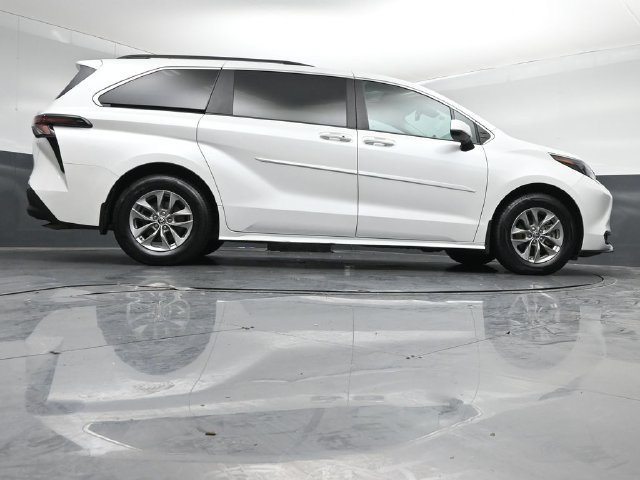 Used 2025 Toyota Sienna XLE w/ XLE Plus Package AWD/4WD image 43