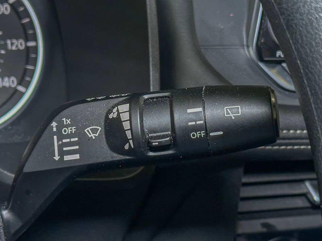 Used 2024 Nissan Rogue SV image 34