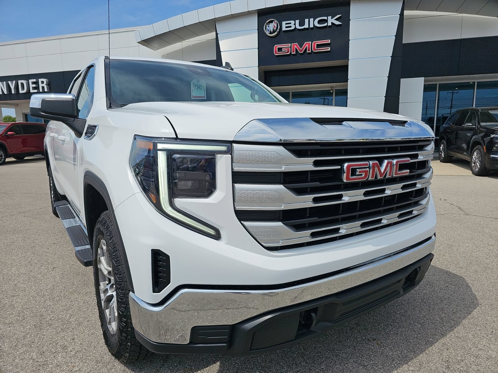 Used 2023 GMC Sierra 1500 SLE w/ Preferred Package AWD/4WD image 10