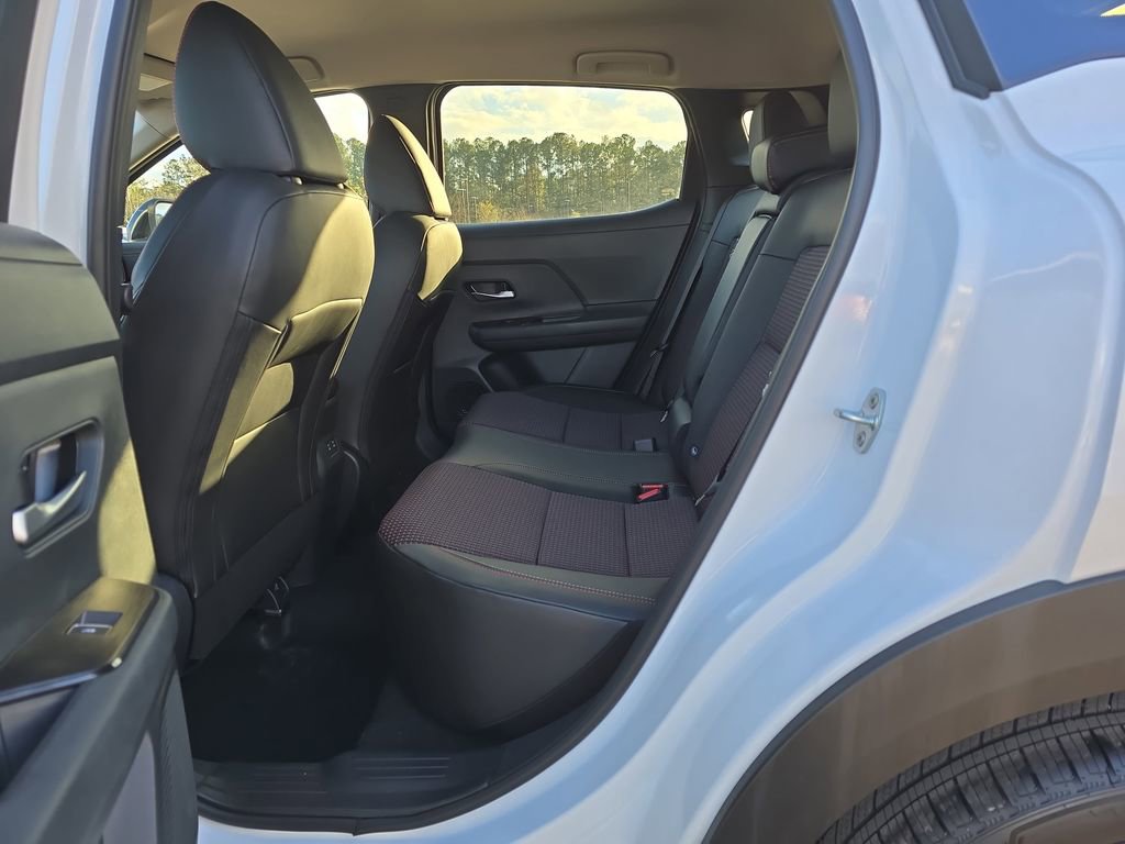 New 2026 Nissan Kicks SR w/ Cold Weather Package FWD image 18