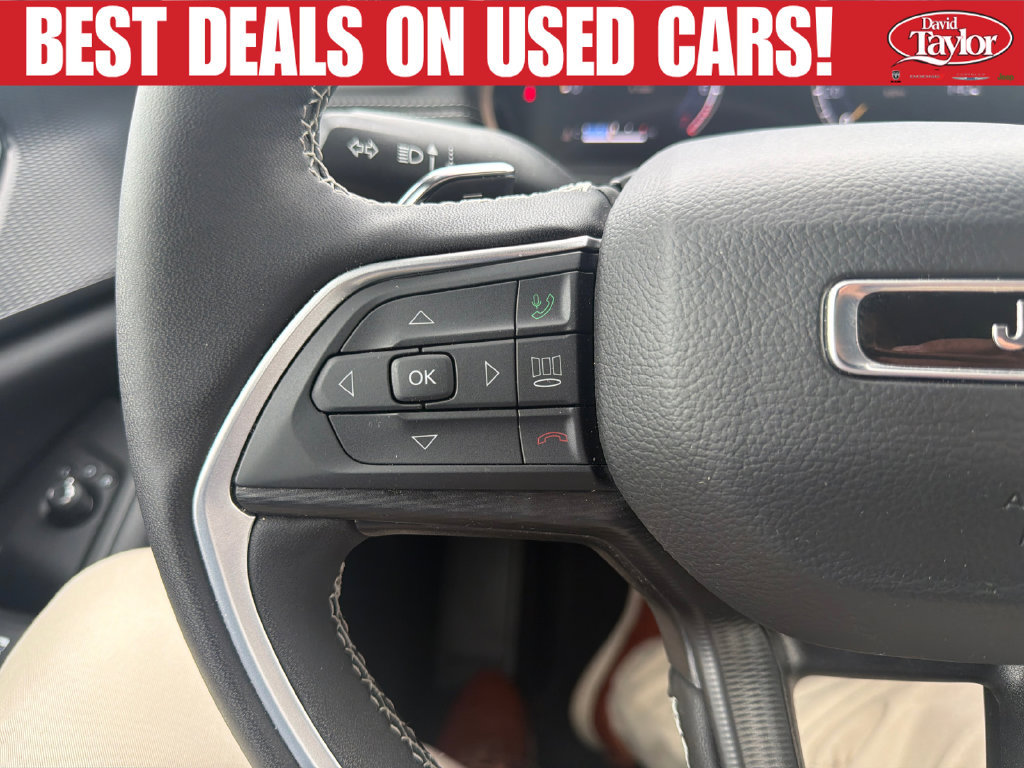 Used 2025 Jeep Grand Cherokee Altitude w/ Trailer Tow Package AWD/4WD image 15