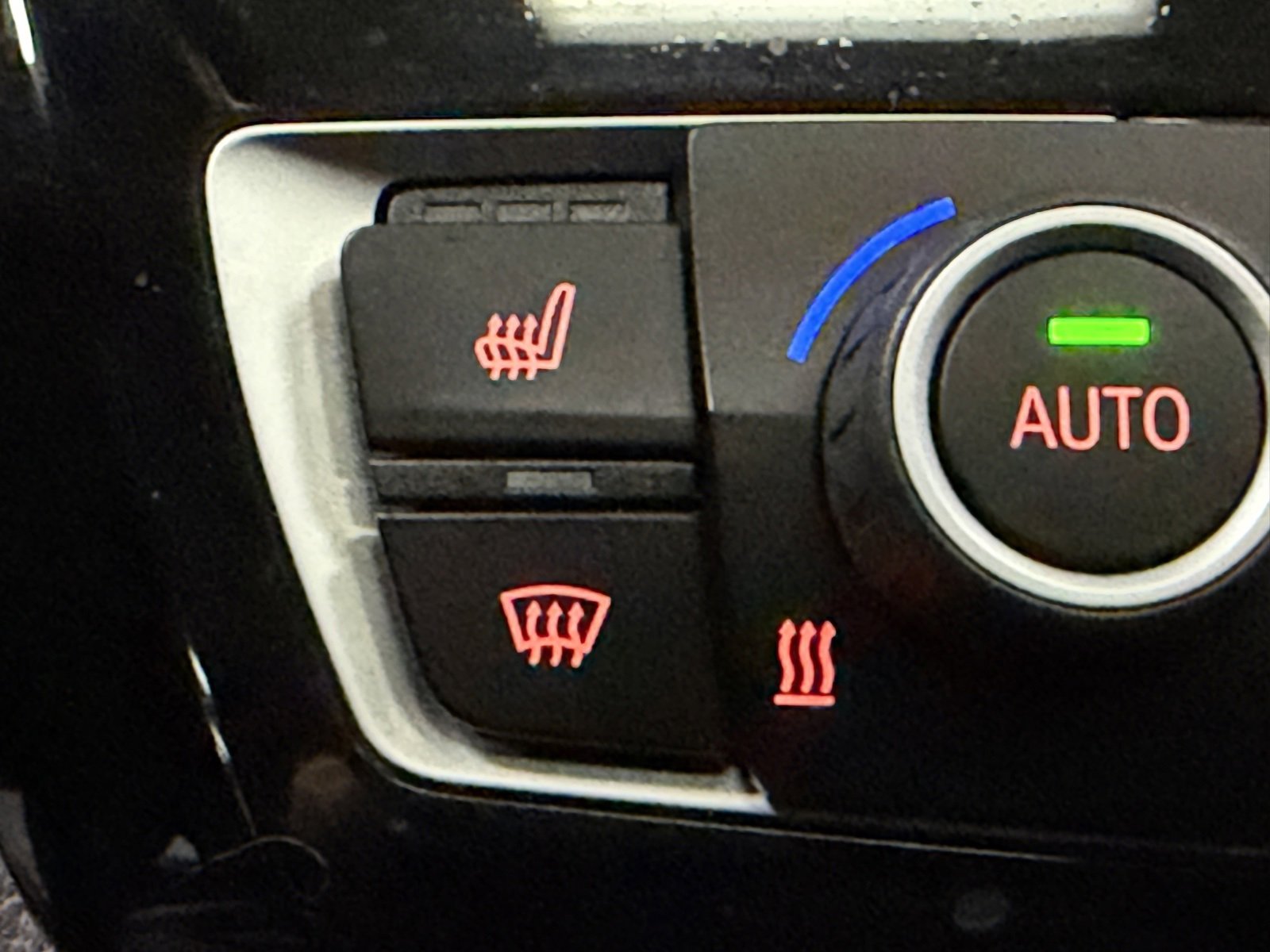 Used 2018 BMW 330e image 32