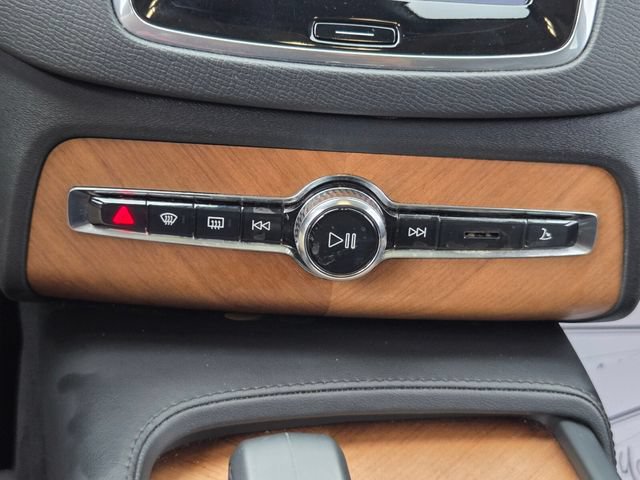 Used 2023 Volvo XC90 B5 Plus AWD/4WD image 19