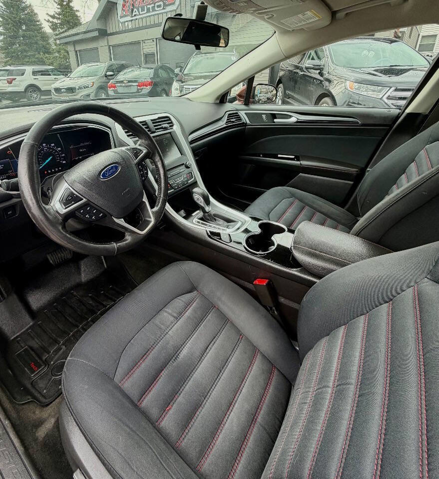 Used 2016 Ford Fusion SE image 26